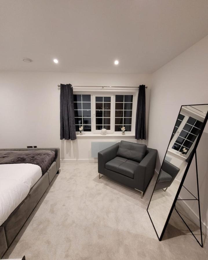 Luxury 1 Bed Apartment In The Centre Of Rochester Wainscot Buitenkant foto